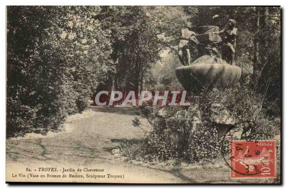 Troyes - Jardin de Chevreuse - Le Vin (Vase en Bronze de Brinin, Sculpteur Troyen)