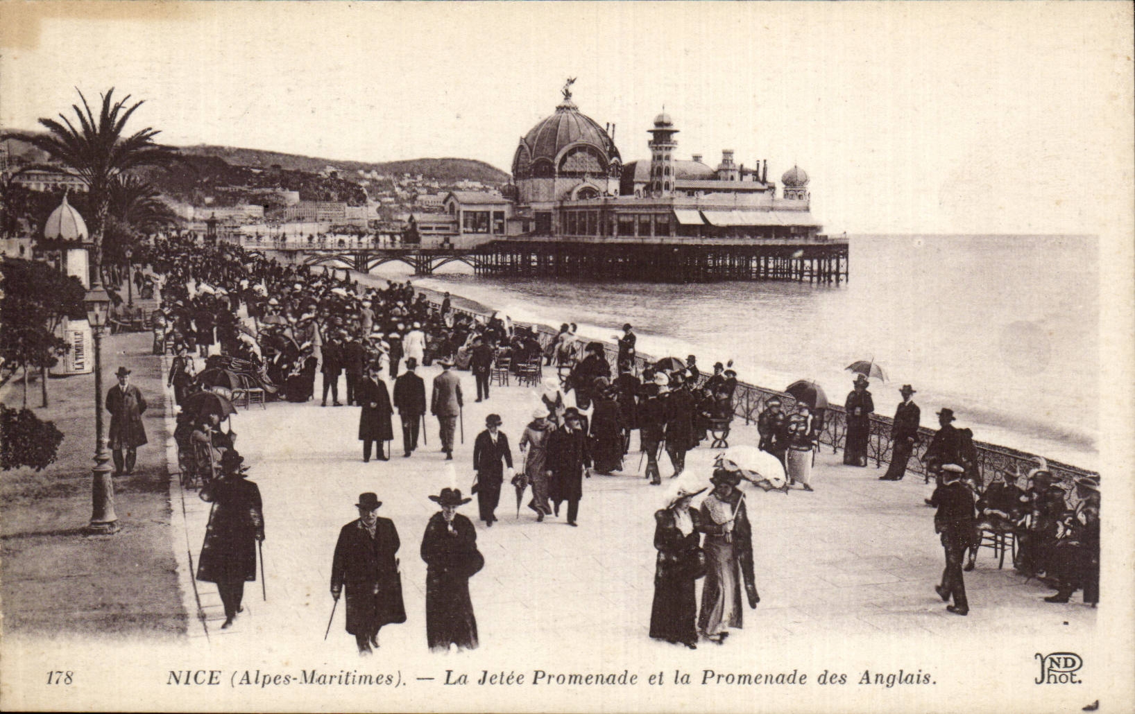 CPA Nice La jetee promenade et la promenade des anglais