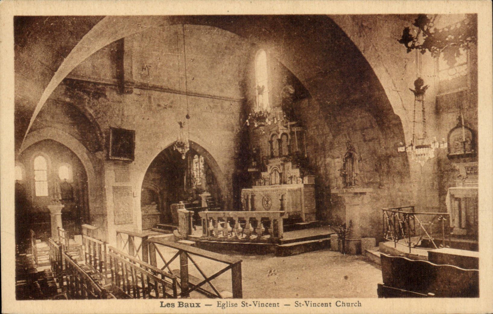 CPA Les Baux Eglise St Vincent 