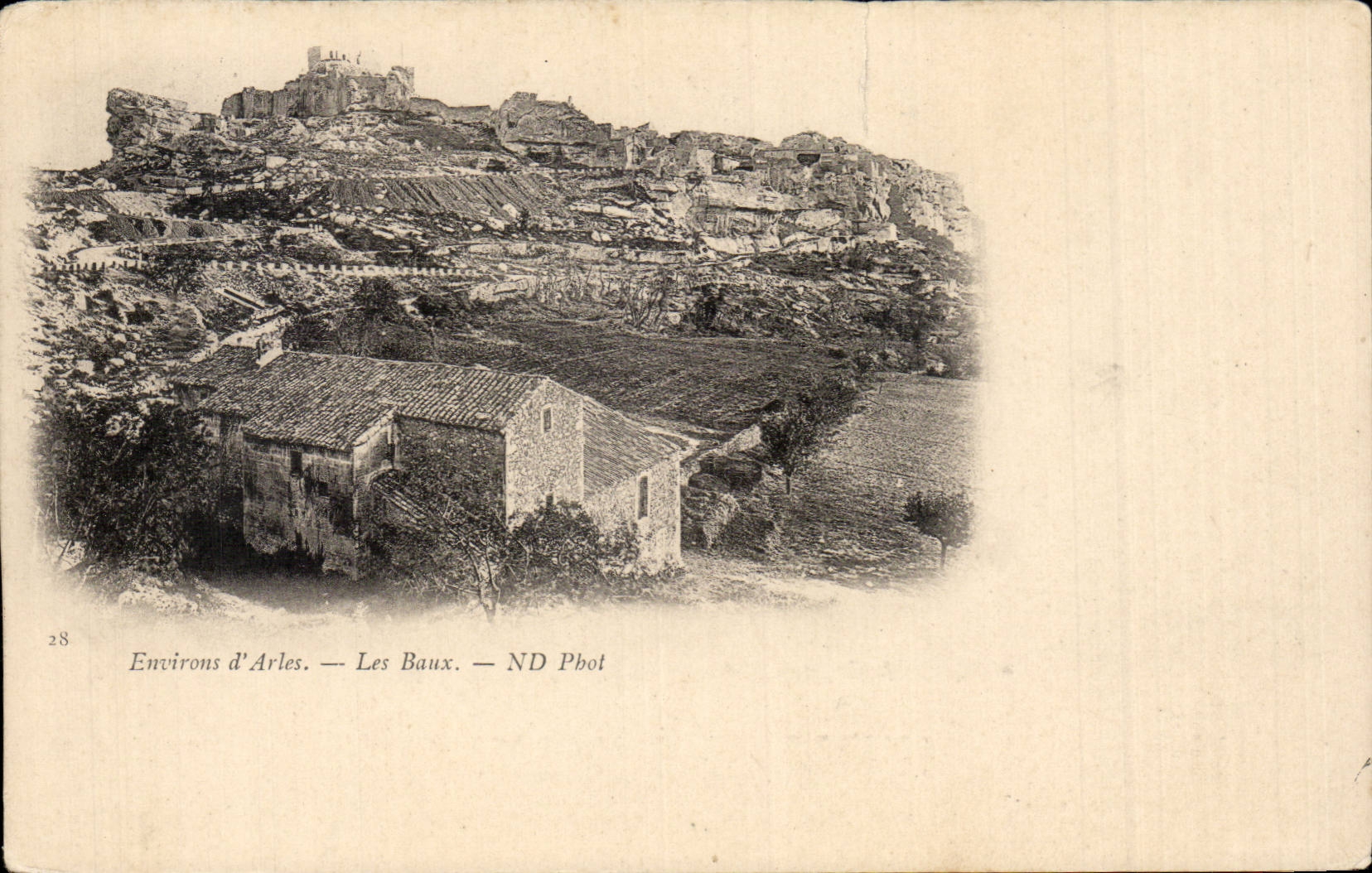 Les Baux — Environs d'Arles — ND Phot