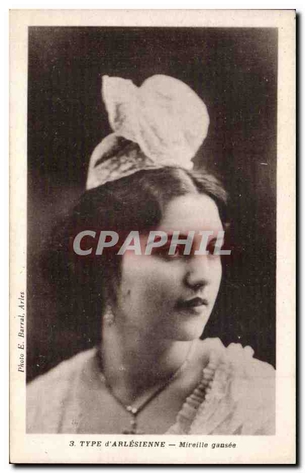 CPA En Provence Type d'arlesienne Mireille gansee ( folklore coiffe )