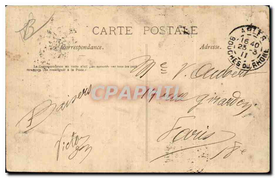 CPA En Provence Type d'arlesienne Arles ( folklore coiffe ) — Verso