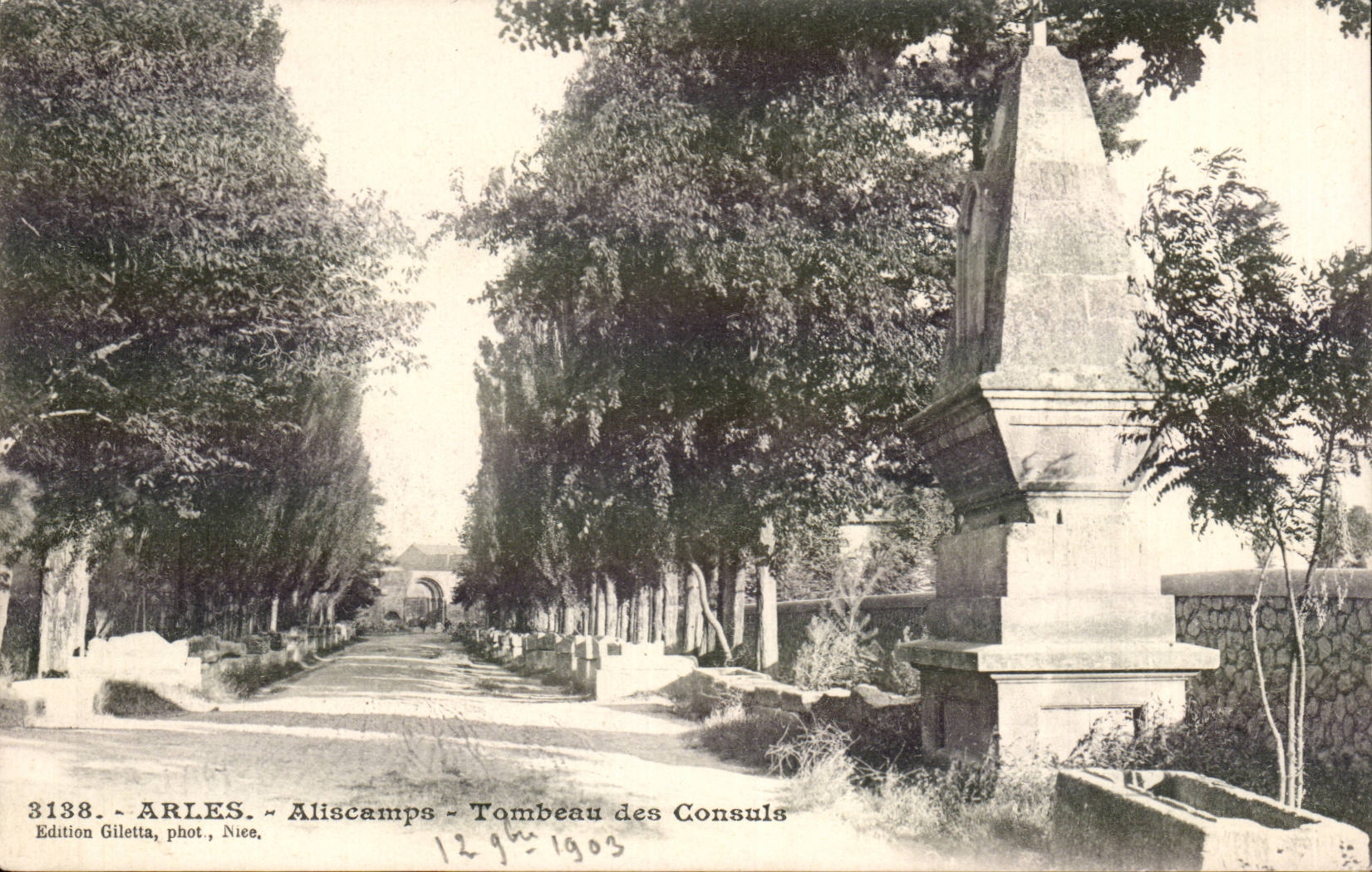 CPA Arles Aliscamps Tombeau des consuls