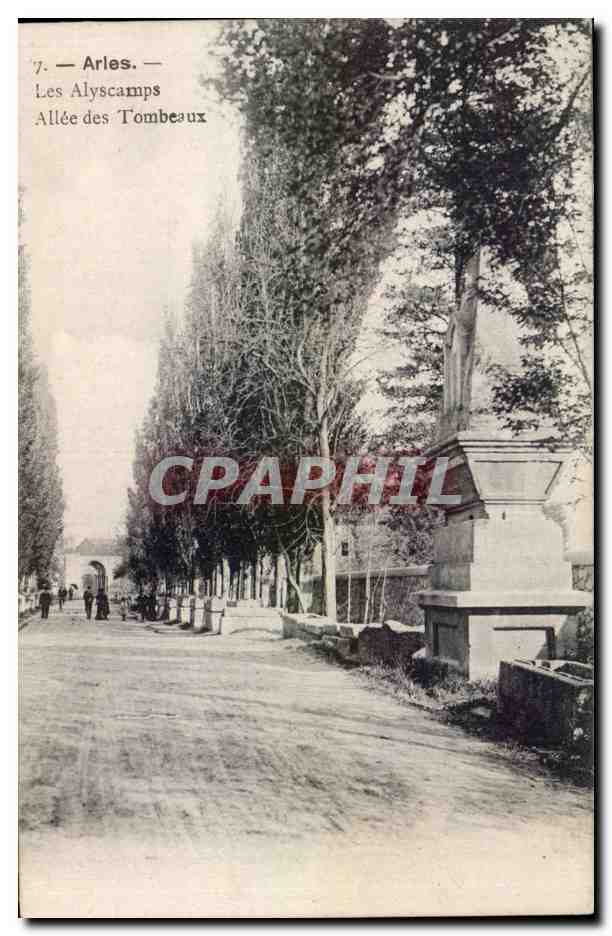 CPA Arles Les Alyscamps Allee des tombeaux