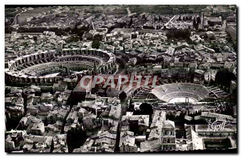 CPA Arles Vue aerienne Les arenes et le theatre antique