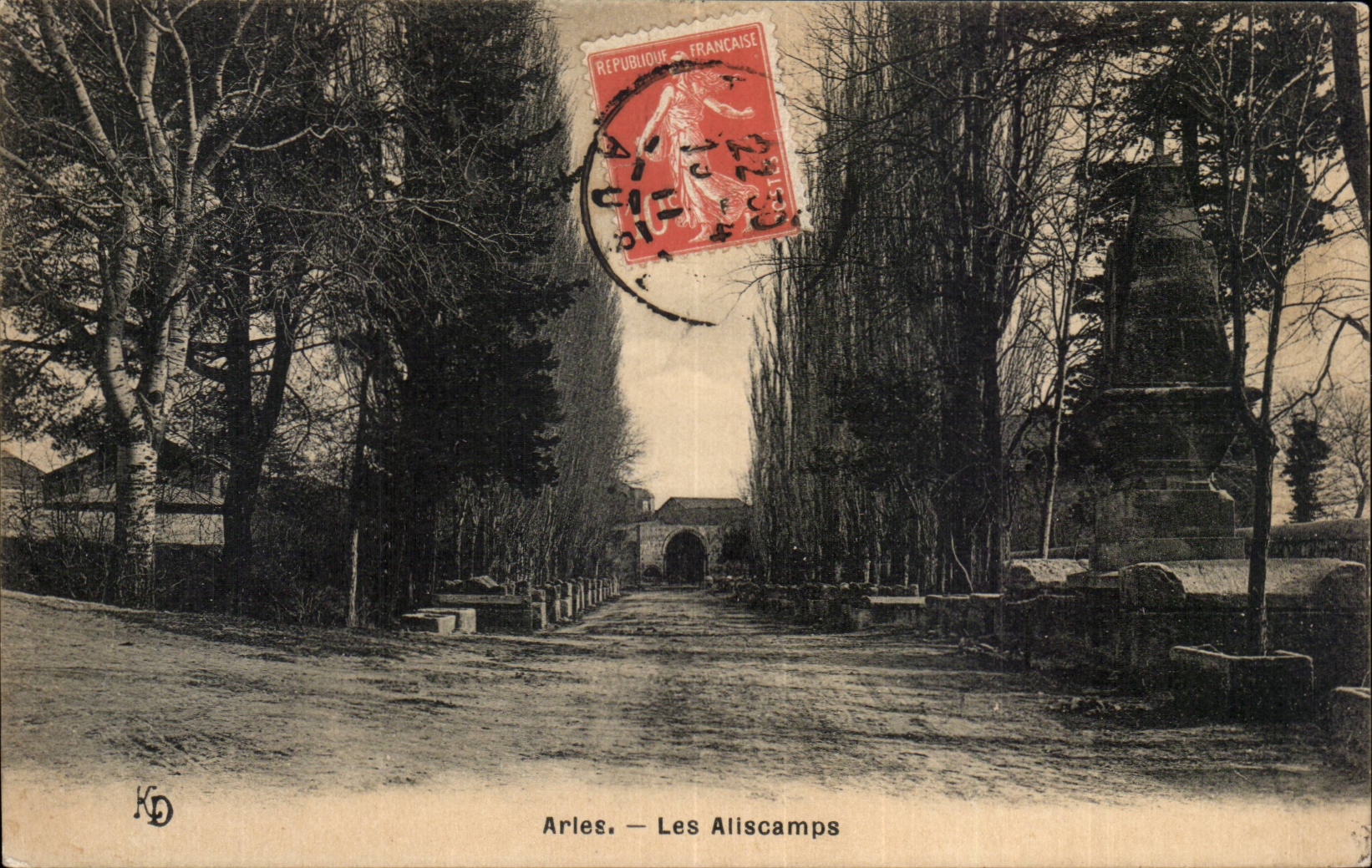 Arles CPA Les Aliscamps