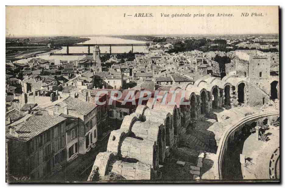 CPA Arles Vue generale prise des arenes