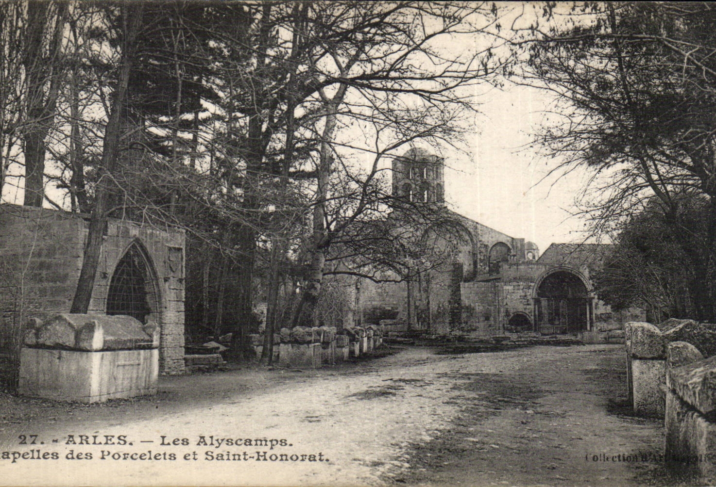CPA Arles Les Alyscamps Chapelles des porcelets et Saint Honorat