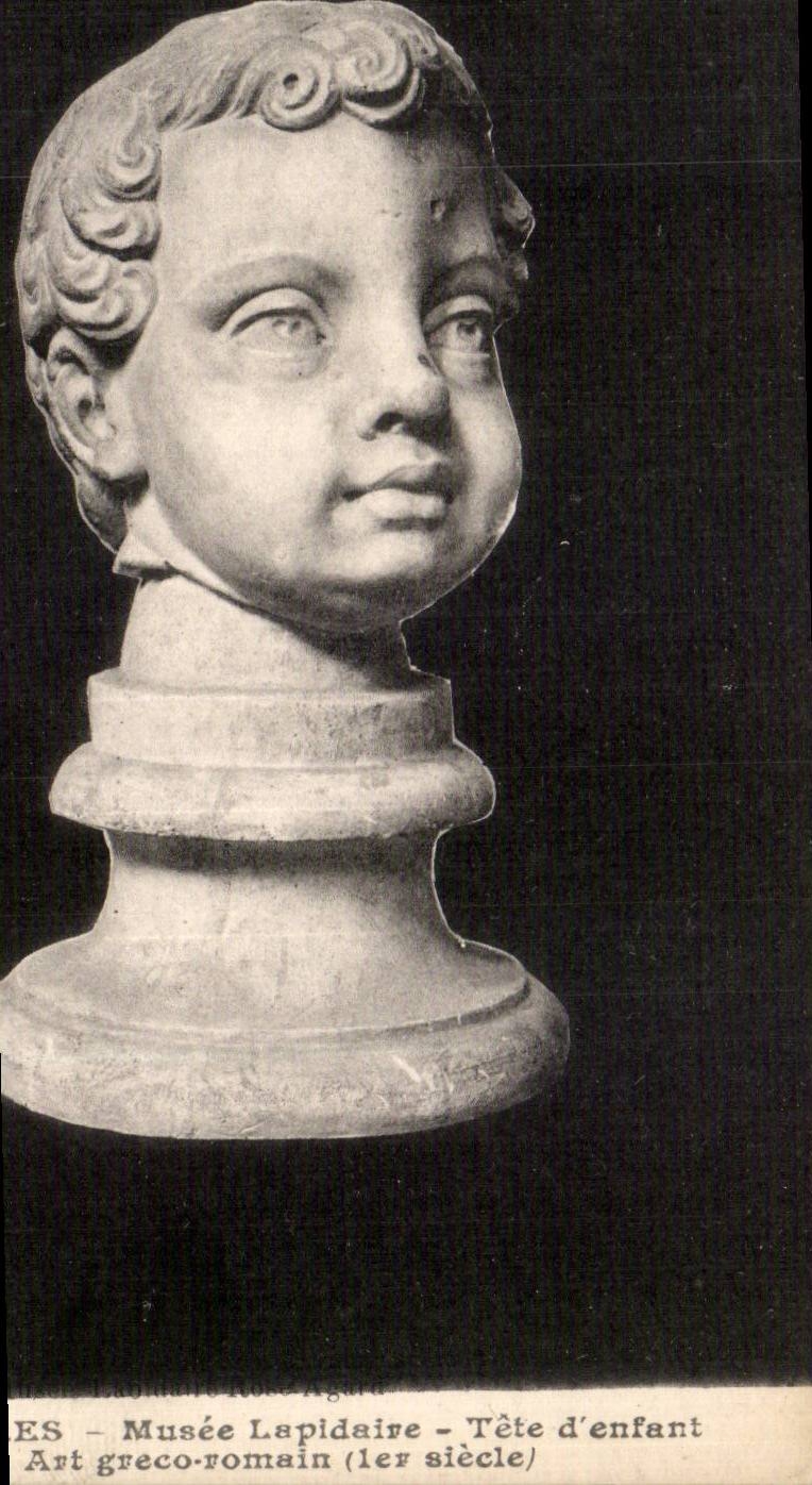 CPA Arles Musee lapidaire Tete d'enfant Art greco romain 1er siecle