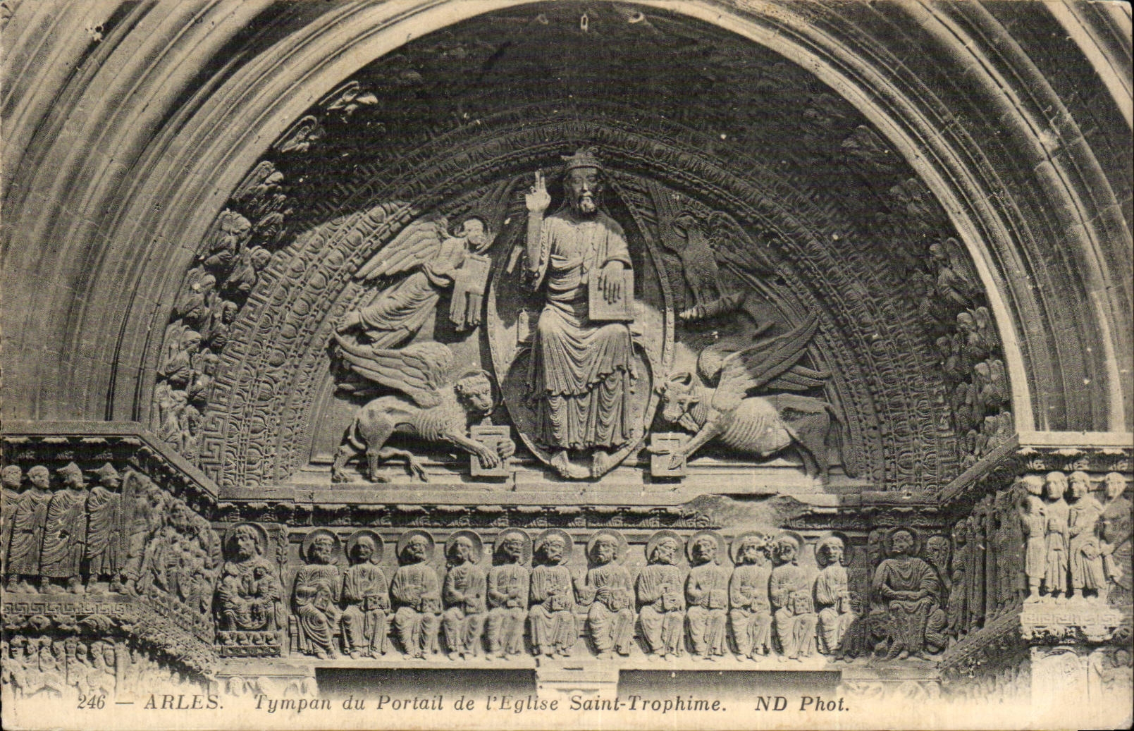 Arles — Tympaan du Portail de l'Église Saint-Trophime — ND Phot.