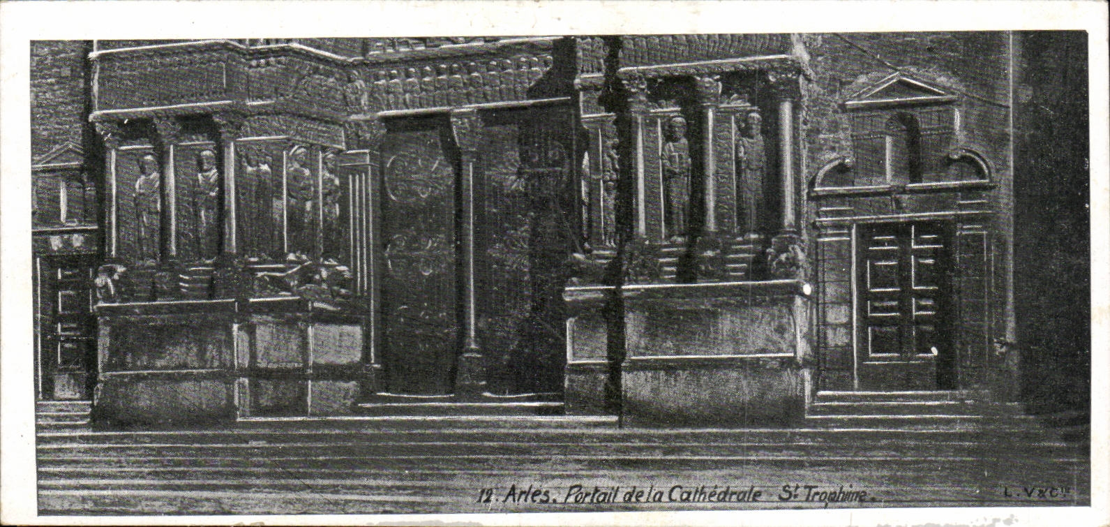 Arles. Portail de la Cathédrale Saint-Trophime — L. VRCY