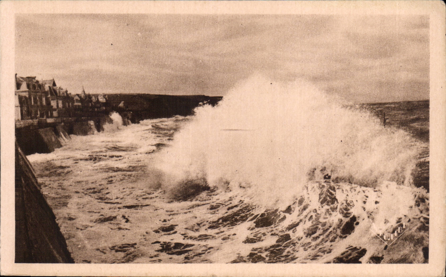 Arromanches-les-Bains — Le port de la Libération (1944) — Photo Chevrot, Honfleur (Calv.)