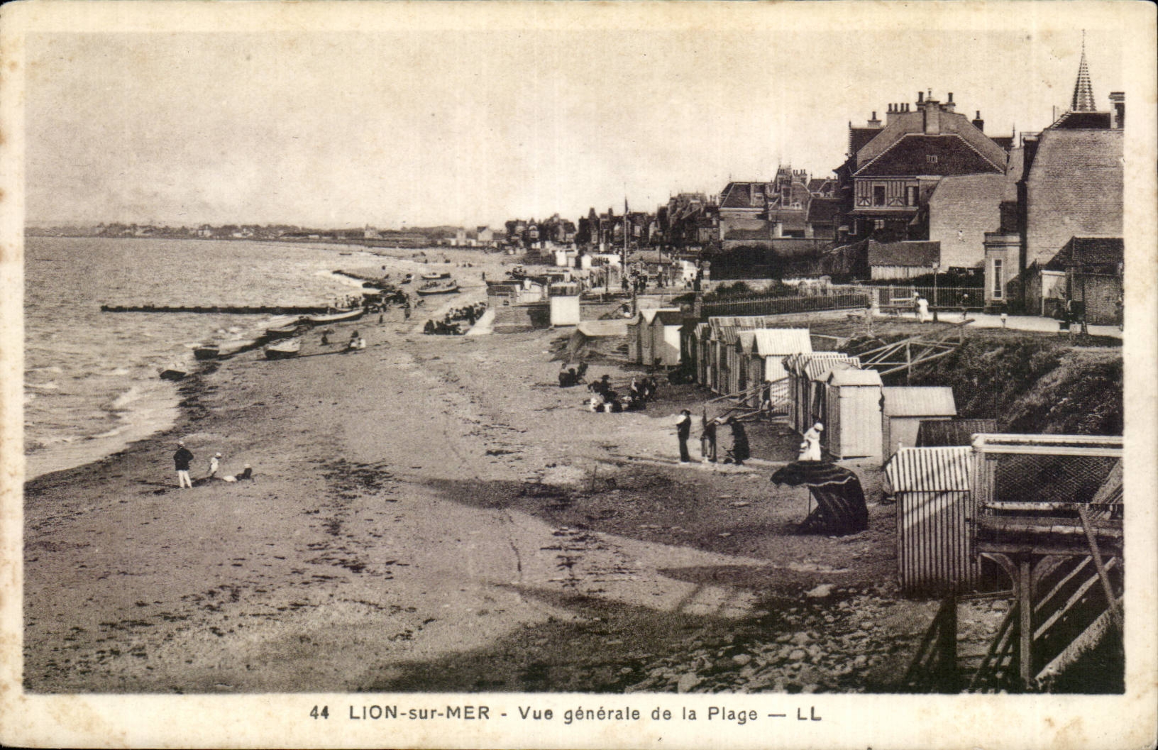 Lion sur Mer CPA Vue generale de la plage