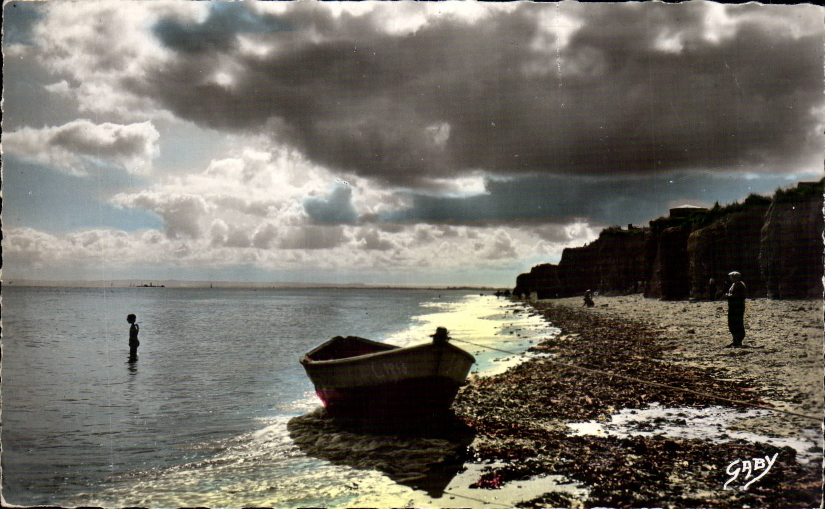 Lion-sur-Mer (Calvados) — Contre-jour sur les Falaises — Éditions Gaby
