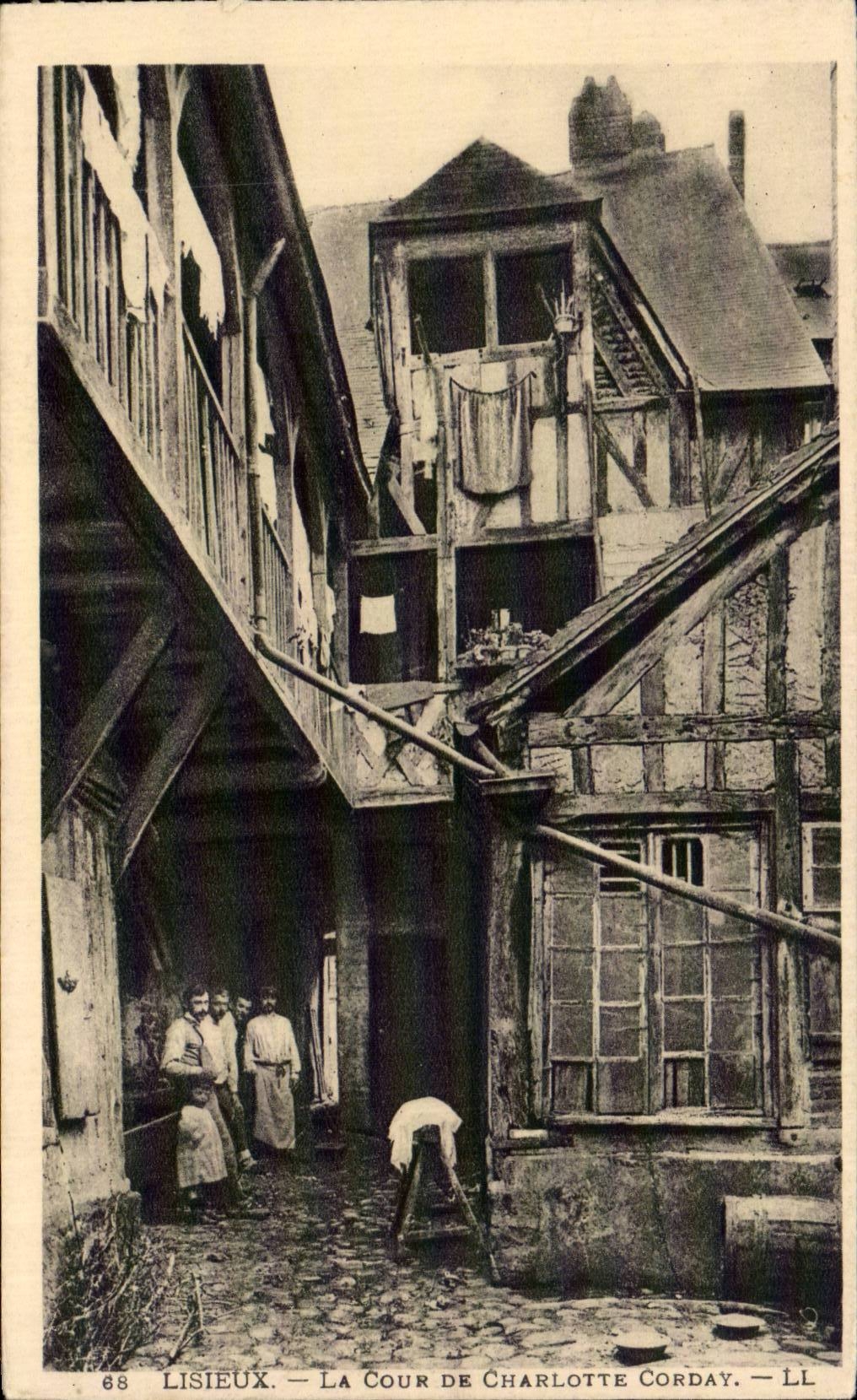 Lisieux — La Cour de Charlotte Corday — LL