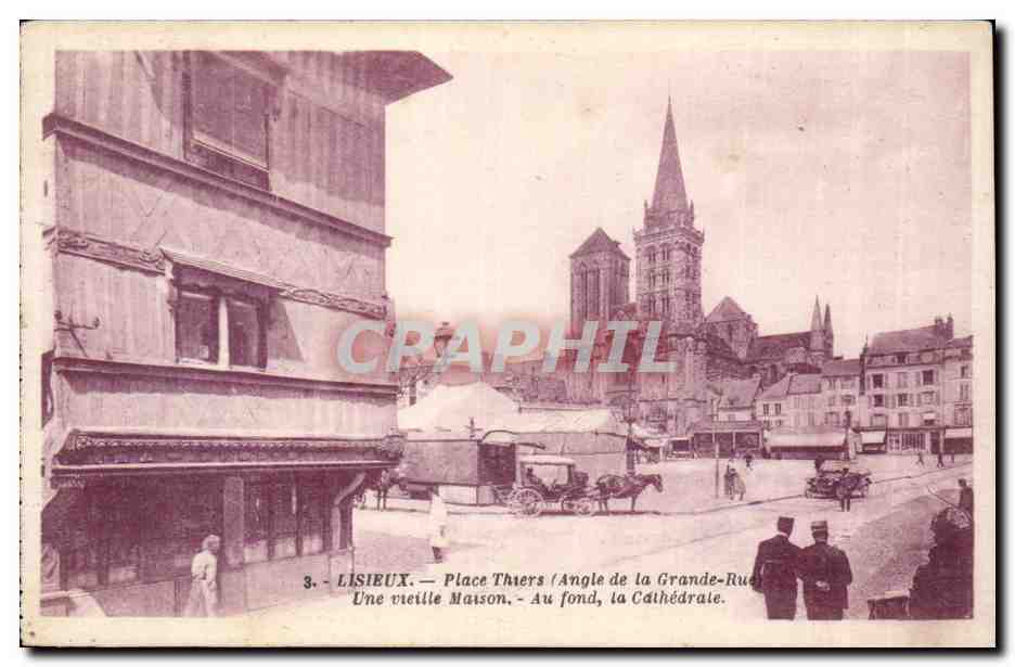 Lisieux CPA Place Thiers ( angle de la grande rue ) Une vieille maison Au fond la cathedrale