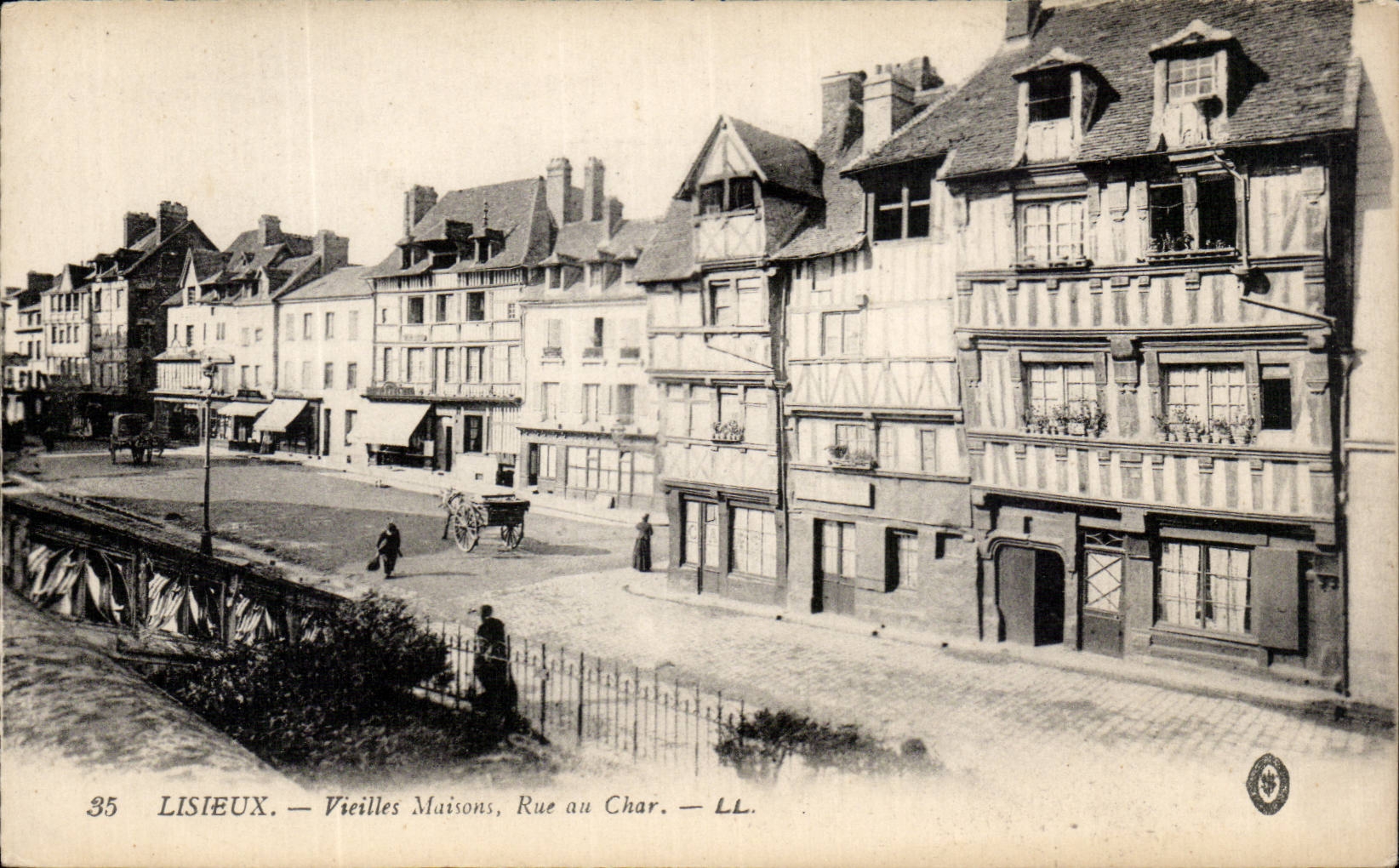Lisieux CPA Vieilles maisons Rue au char