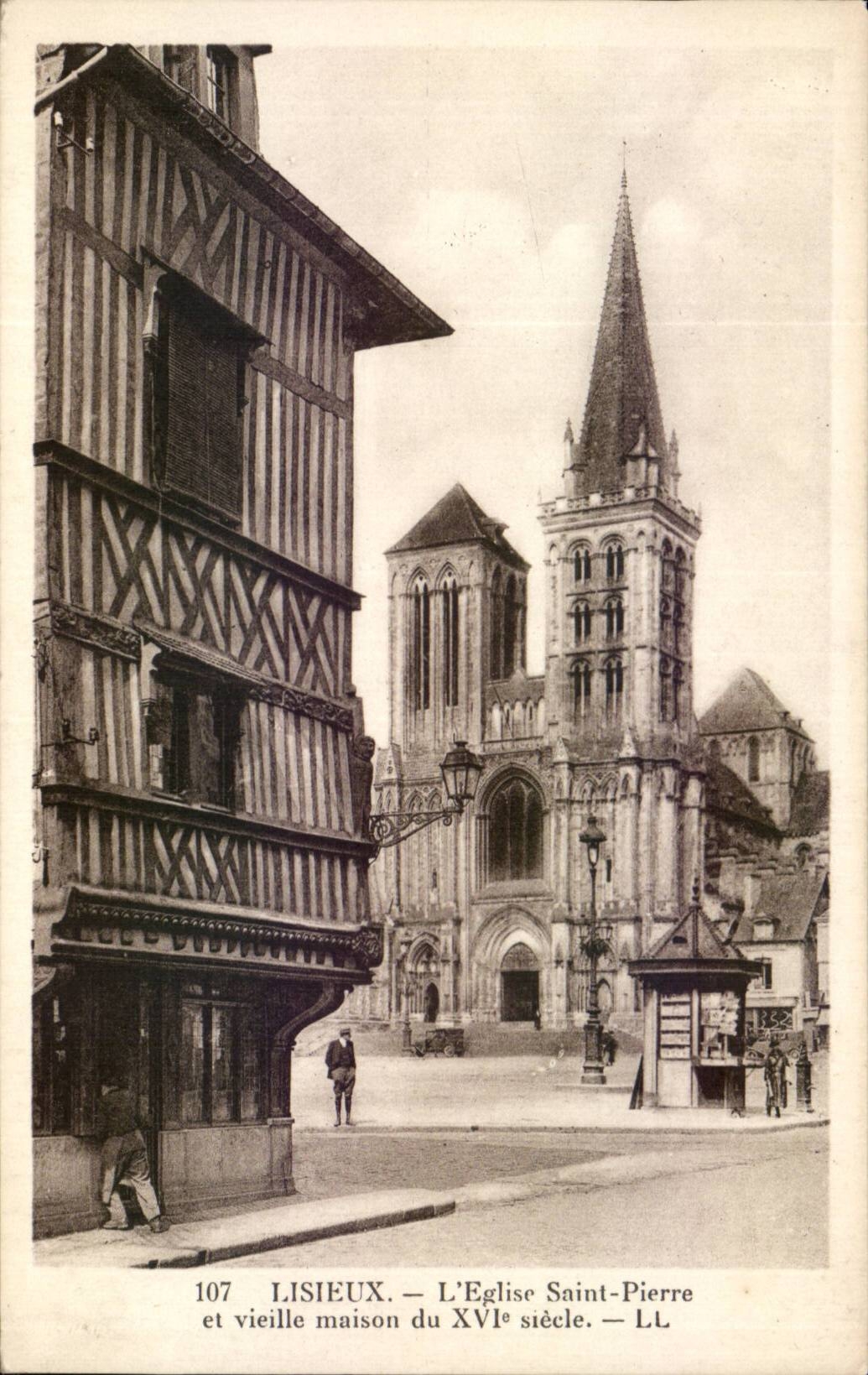 Lisieux CPA Eglise Saint Pierre et vieille maison du 16eme