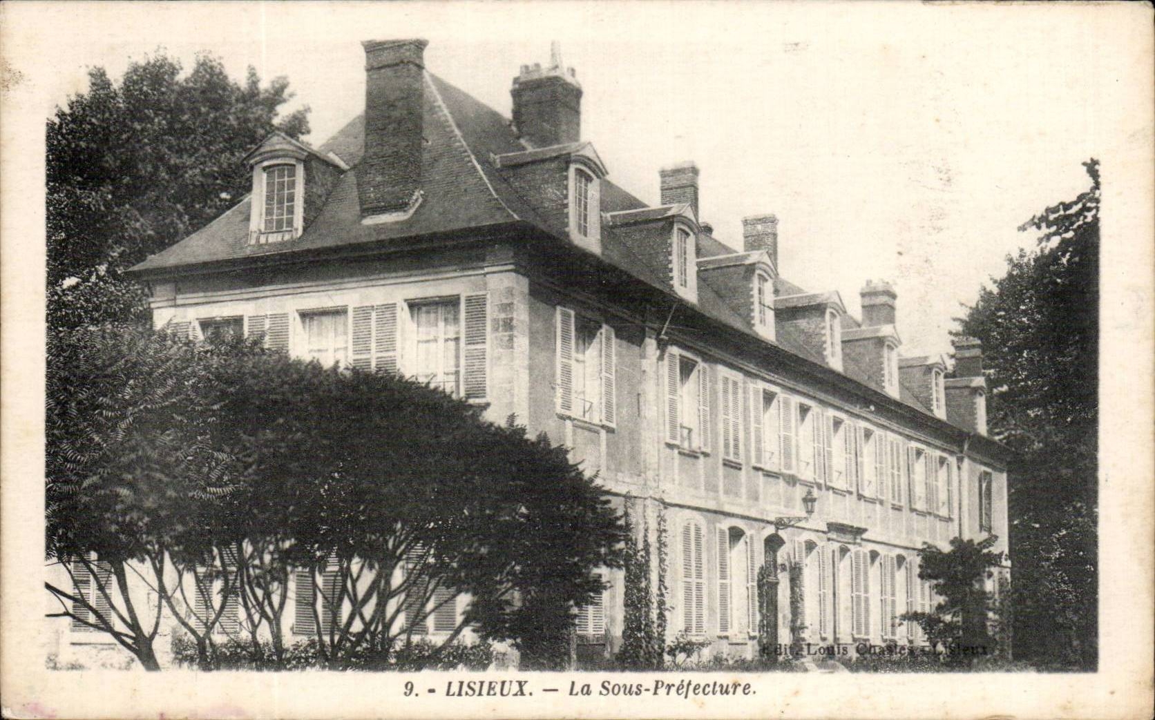 Lisieux CPA La sous Prefecture