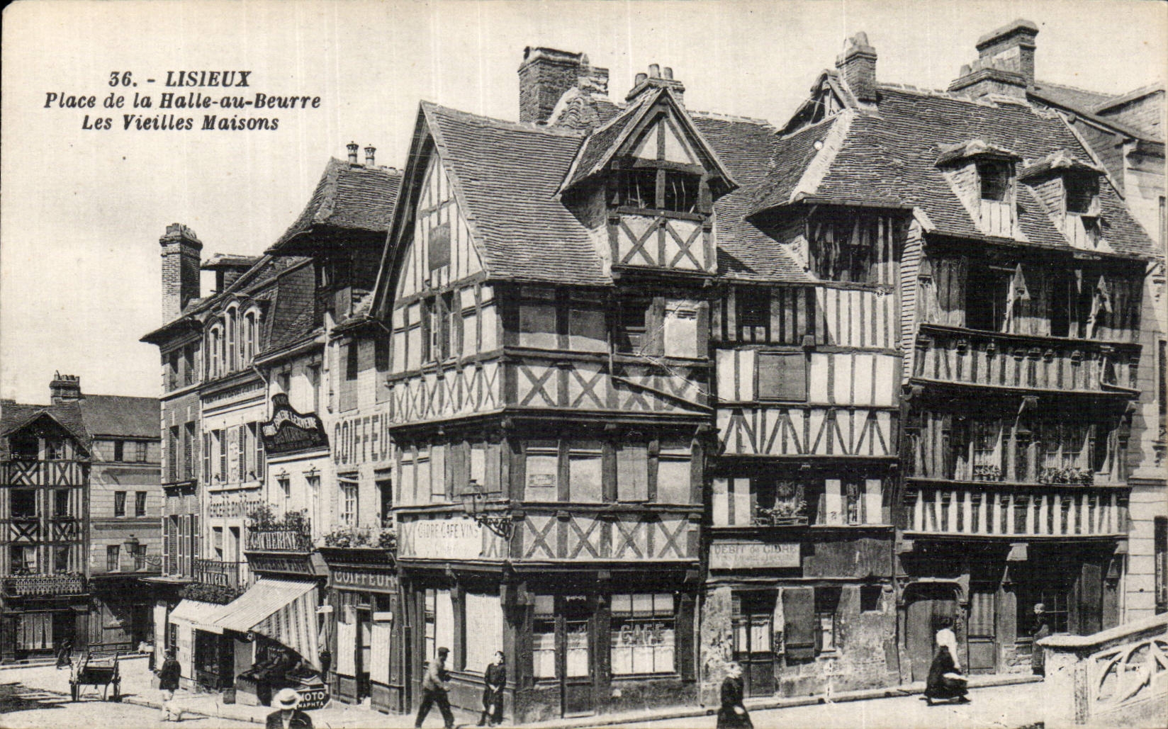Lisieux CPA Pace de la Halle au beurre Les vieilles maisons