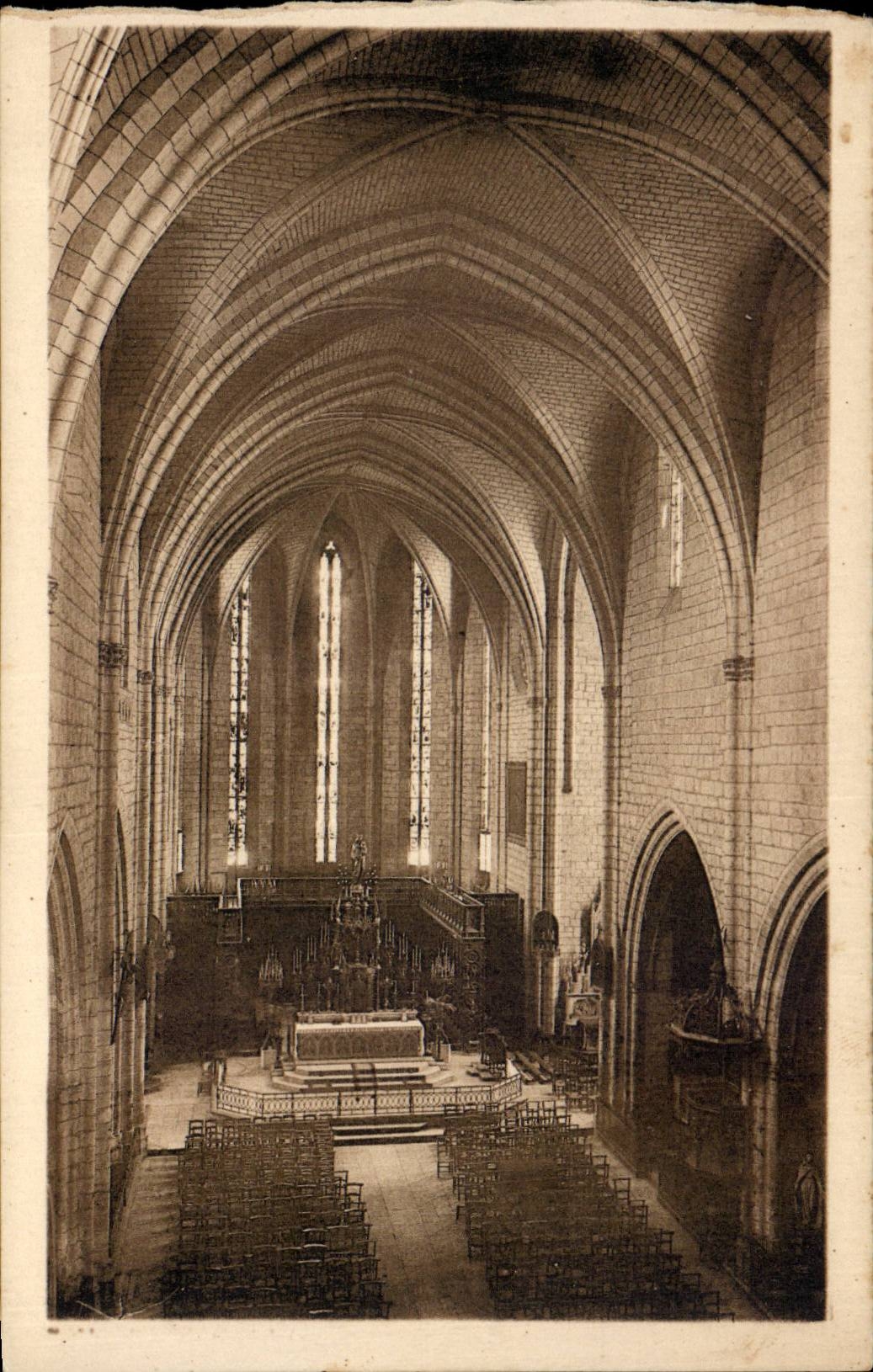 Villefranche-de-Rouergue — Église Notre-Dame — Vue d'ensemble — Voûte terminée en 1474 — Edit. C. Salin