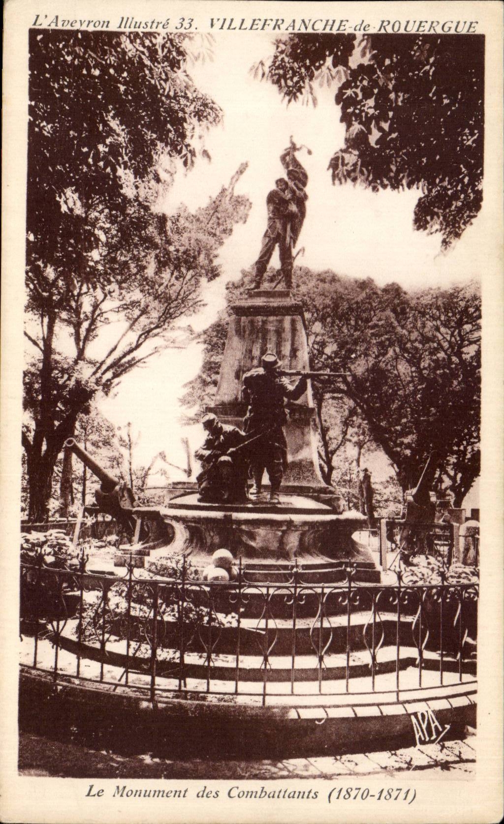 Villefranche de Rouergue CPA Le monument des Combattants 1870 1871