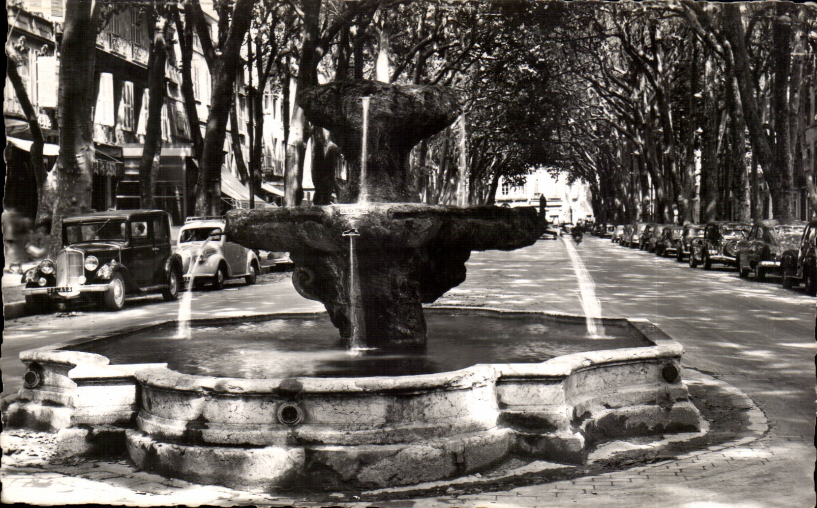 Fontaine des Neuf Canons — Aix-en-Provence — Edition ELLA, N°13