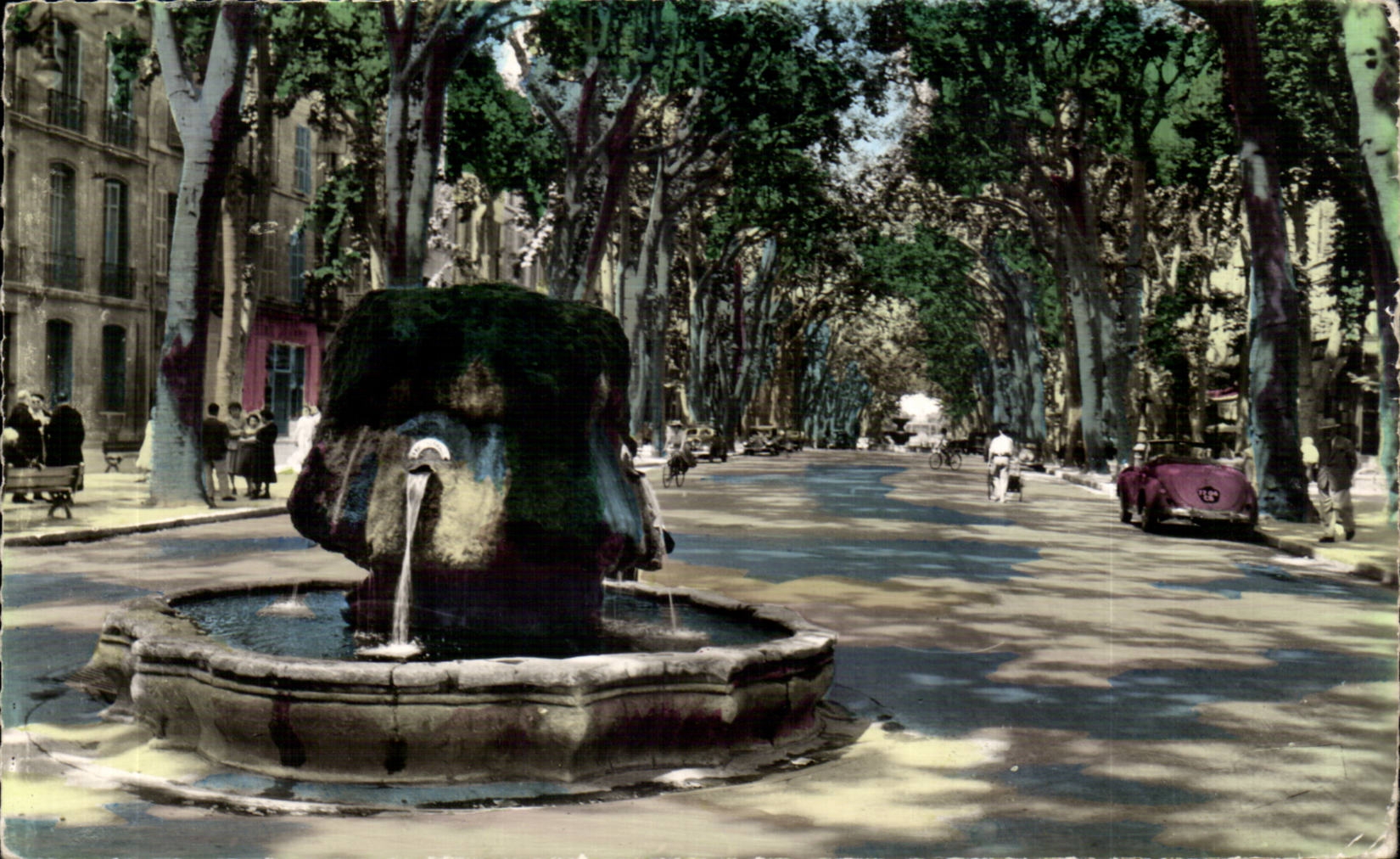 CPA Aix en Provence Fontaine thermale sur le cours Mirabeau