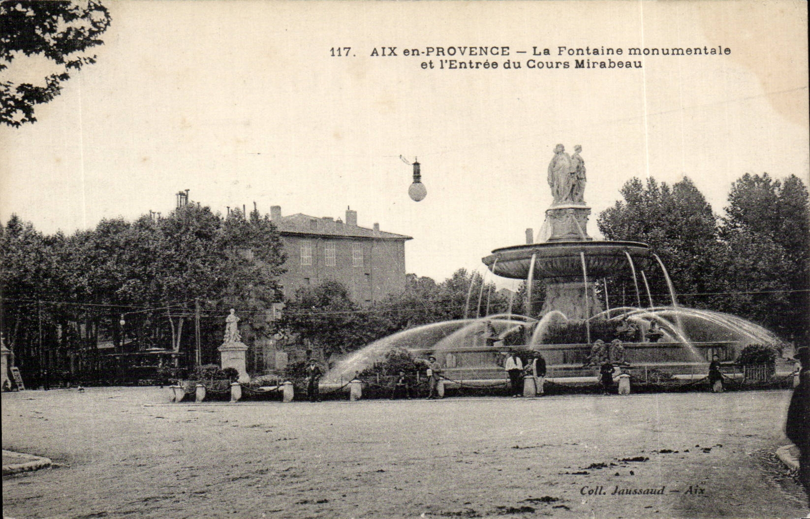 AIX en-PROVENCE — La Fontaine monumentale et l'Entrée du Cours Mirabeau — Coll. Jaussaud — Aix