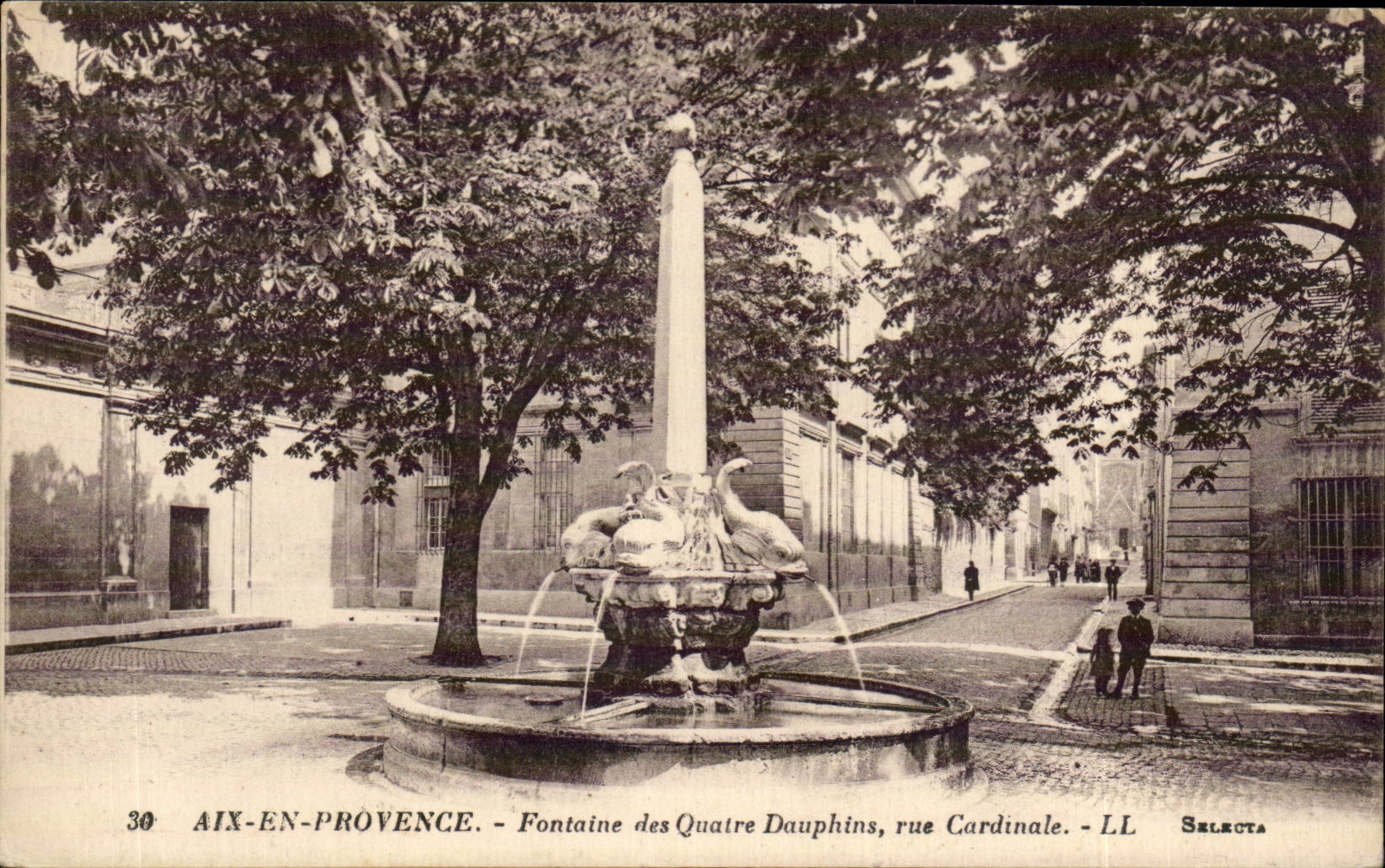 Aix-en-Provence — Fontaine des Quatre Dauphins, rue Cardinale — Selecta