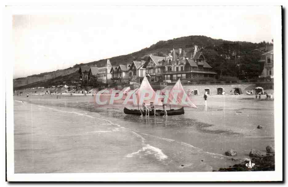CPA Houlgate Vue sur la plage et le bois de Boulogne