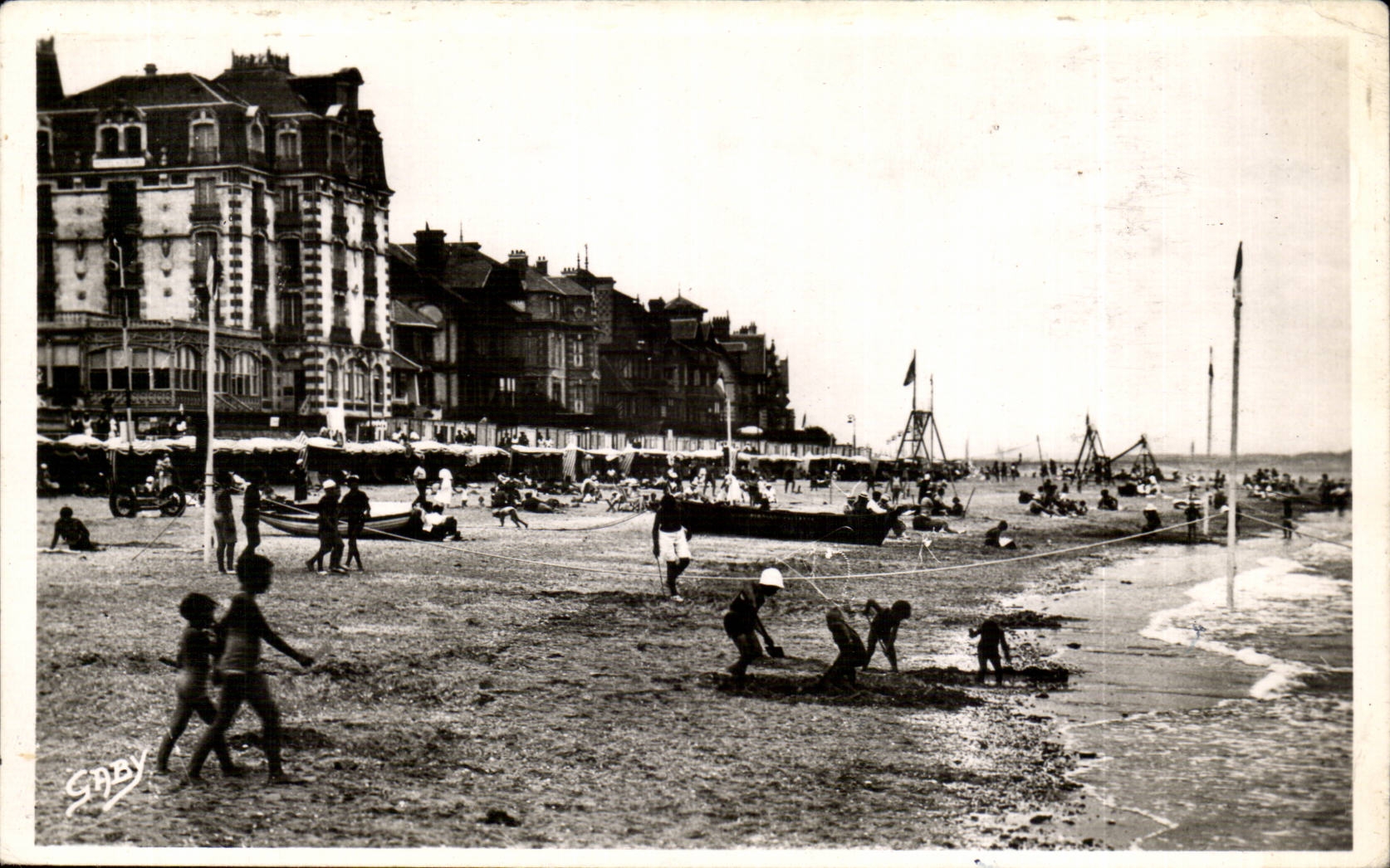 CPSM Houlgate La plage et l'hotel du casino 