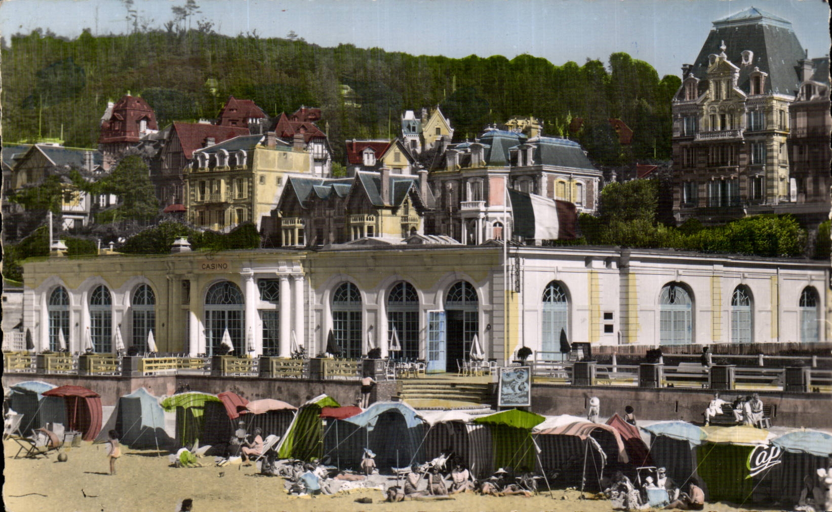 CPSM Houlgate Le casino ( Viraut et Mauclerc )