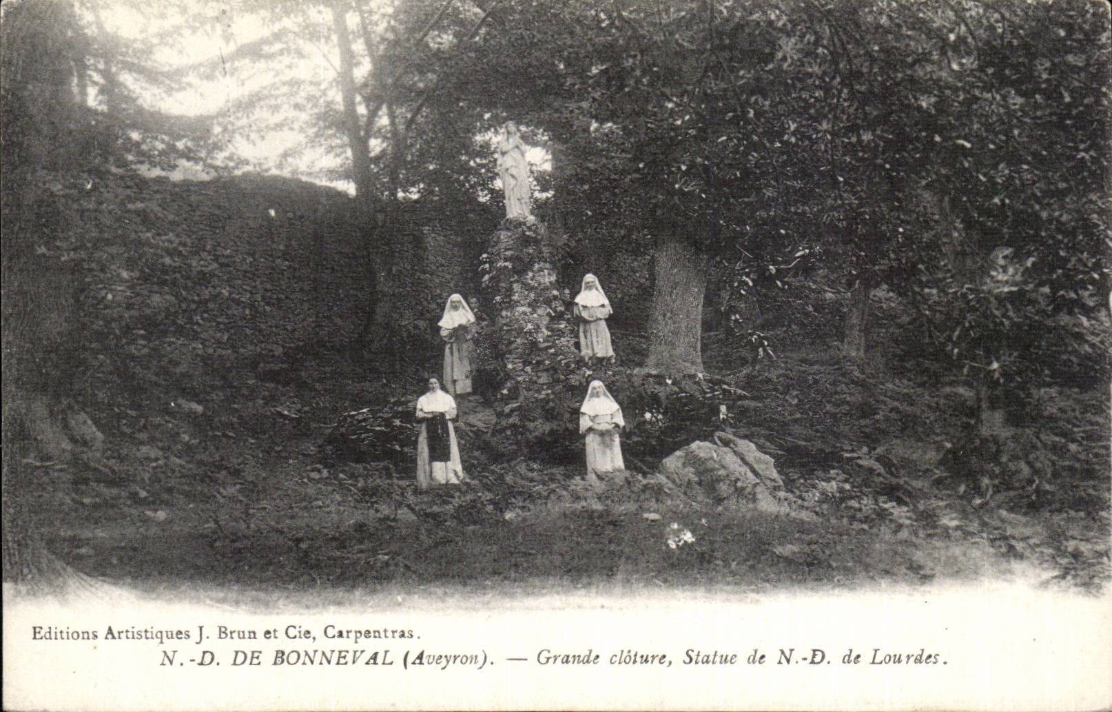 CPA ND de Bonneval Grande cloture Statue de ND de Lourdes