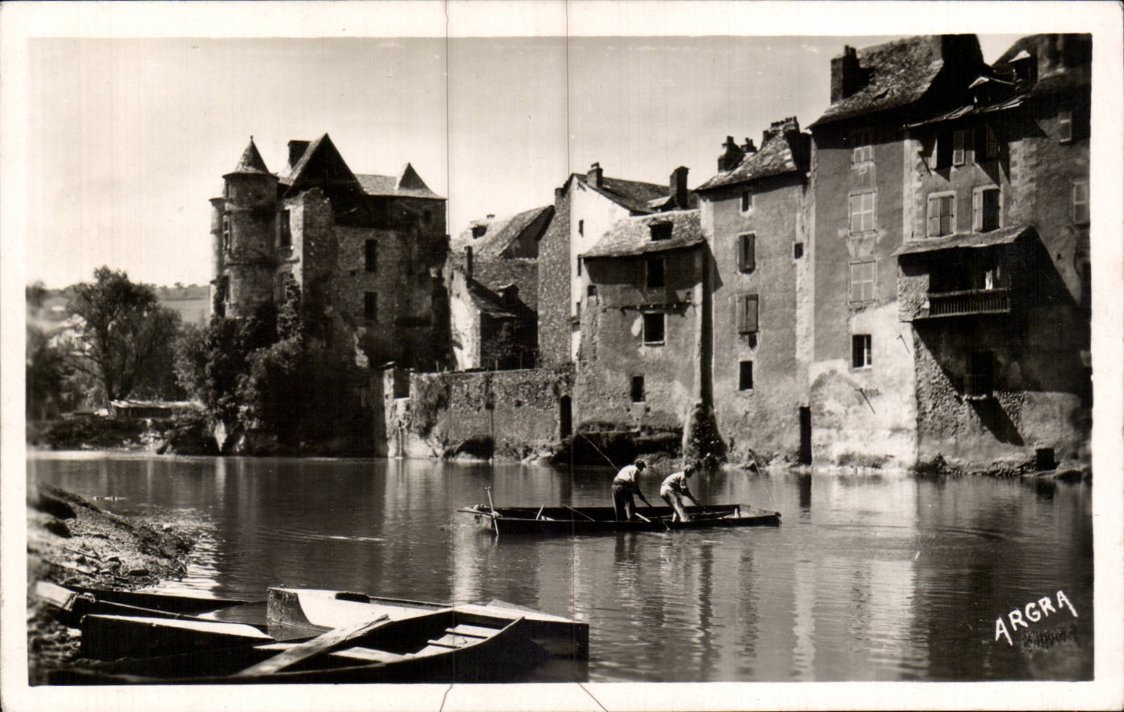 CPSM Espalion Ses vieilles maisons sur le Lot et son vieux palais