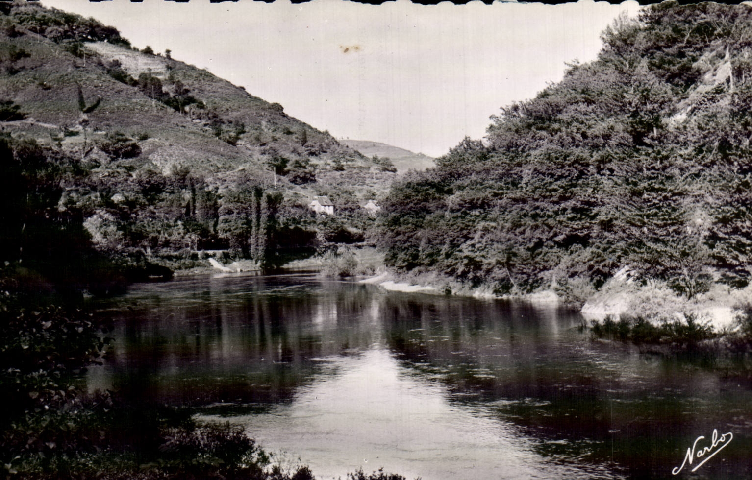 Les Gorges du Lot à Estaing — Le Lot et ses rives — NARBO