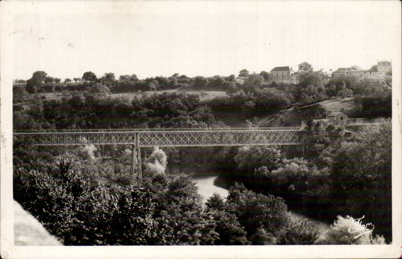 Thouars (Deux-Sèvres) — Le Pont Saint-Jacques sur la Vallée du Thouet — Éditions d'Art « Fior » Niort