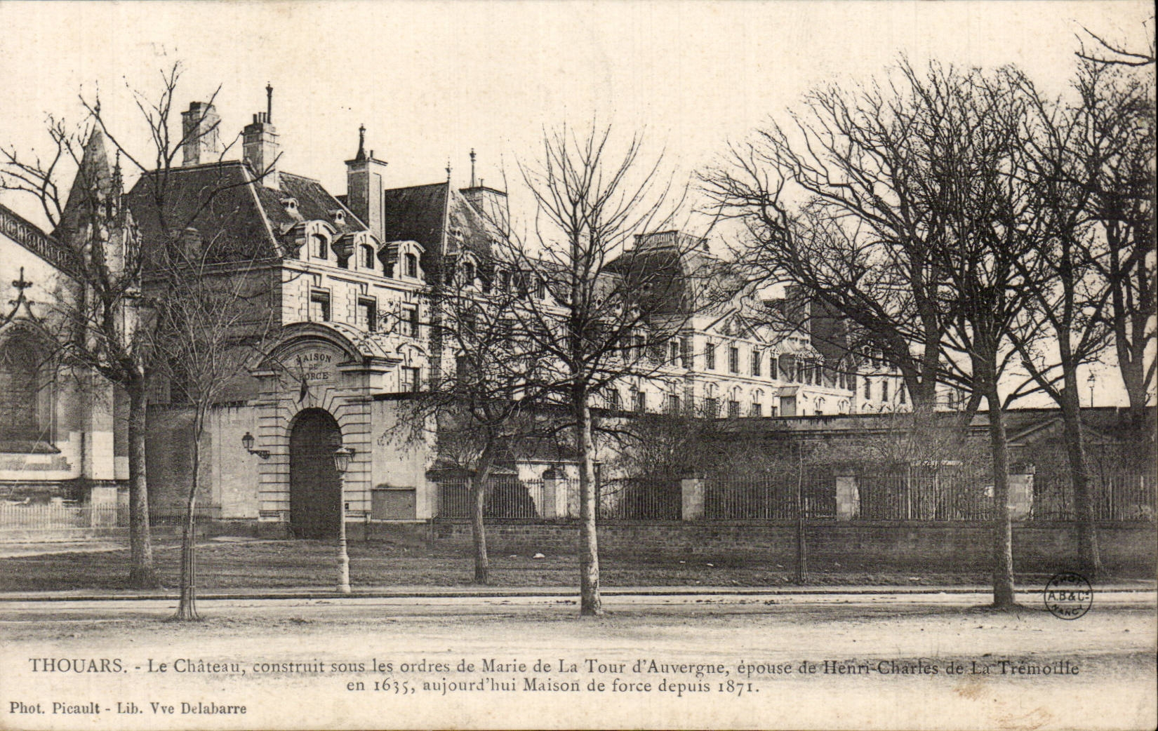 CPA Thouars Le chateau construit sour les ordres de Marie de la Tour d'Auvergne Tremoille