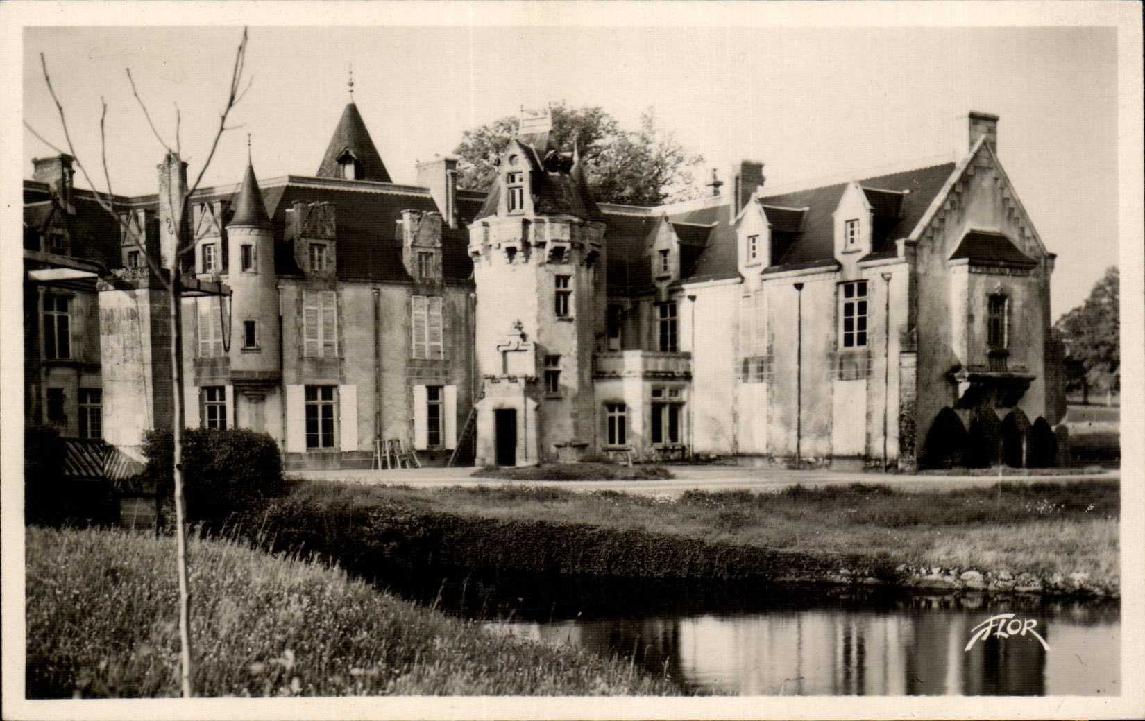 CPA Bressuire Chateau de Blanche Coudre Les douves