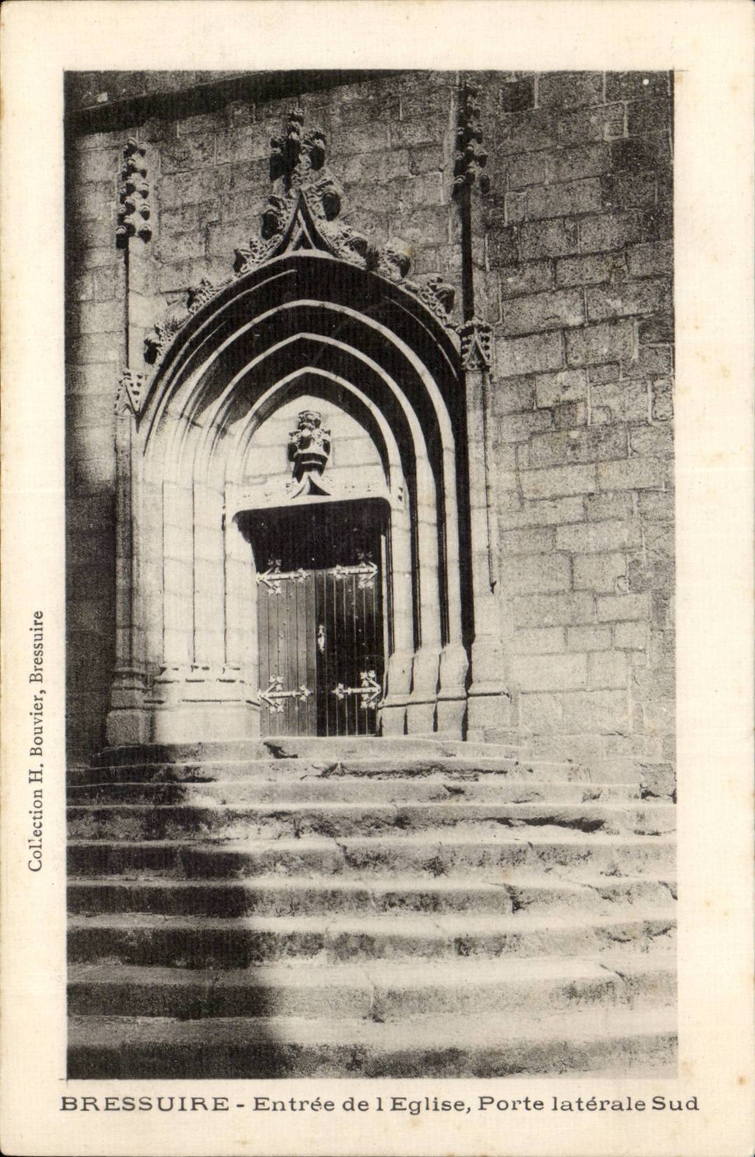 CPA Bressuire Entree de l'eglise Porte laterale Sud