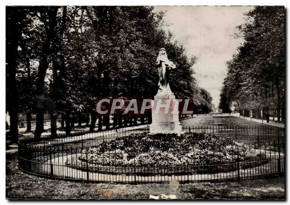 Statue de la Vierge Marie — parc arboré — éditeur A. C. 6, MAISONS-LAFFITTE, n°448