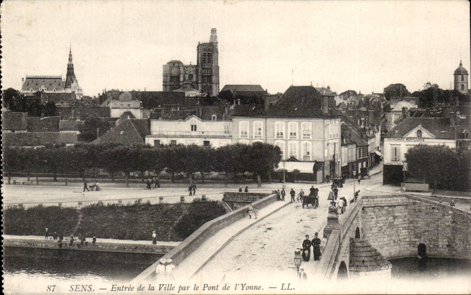 SENS — Entrée de la Ville par le Pont de l'Yonne — LL.