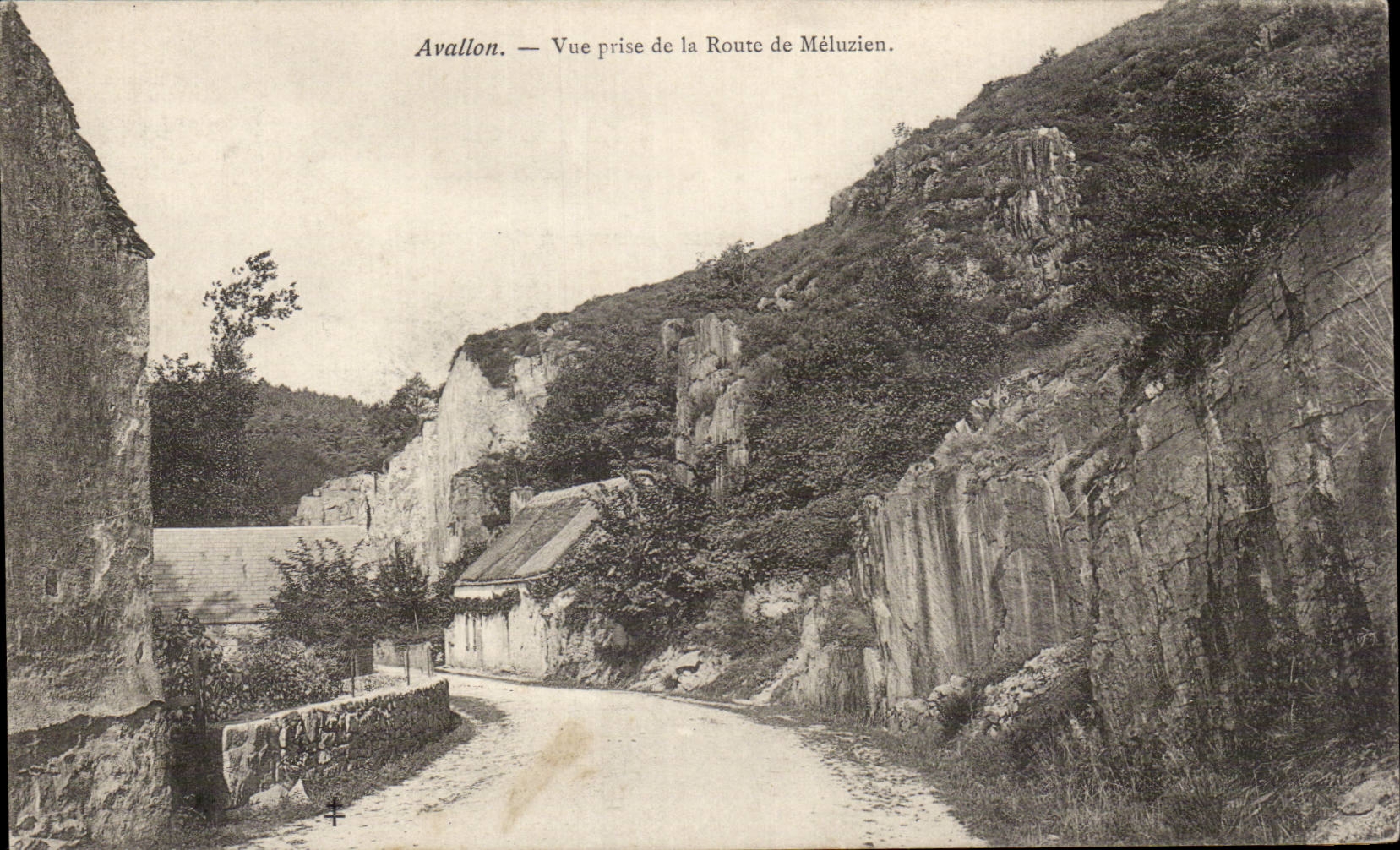 Avallonn — Vue prise de la Route de Méluuzien — Éditeur non identifié