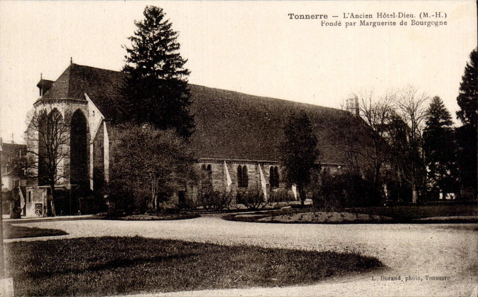 Tonnerre — L'Ancien Hôtel-Dieu (M.-H.) — Fondé par Marguerite de Bourgogne — L. Durand, photo, Tonnerre