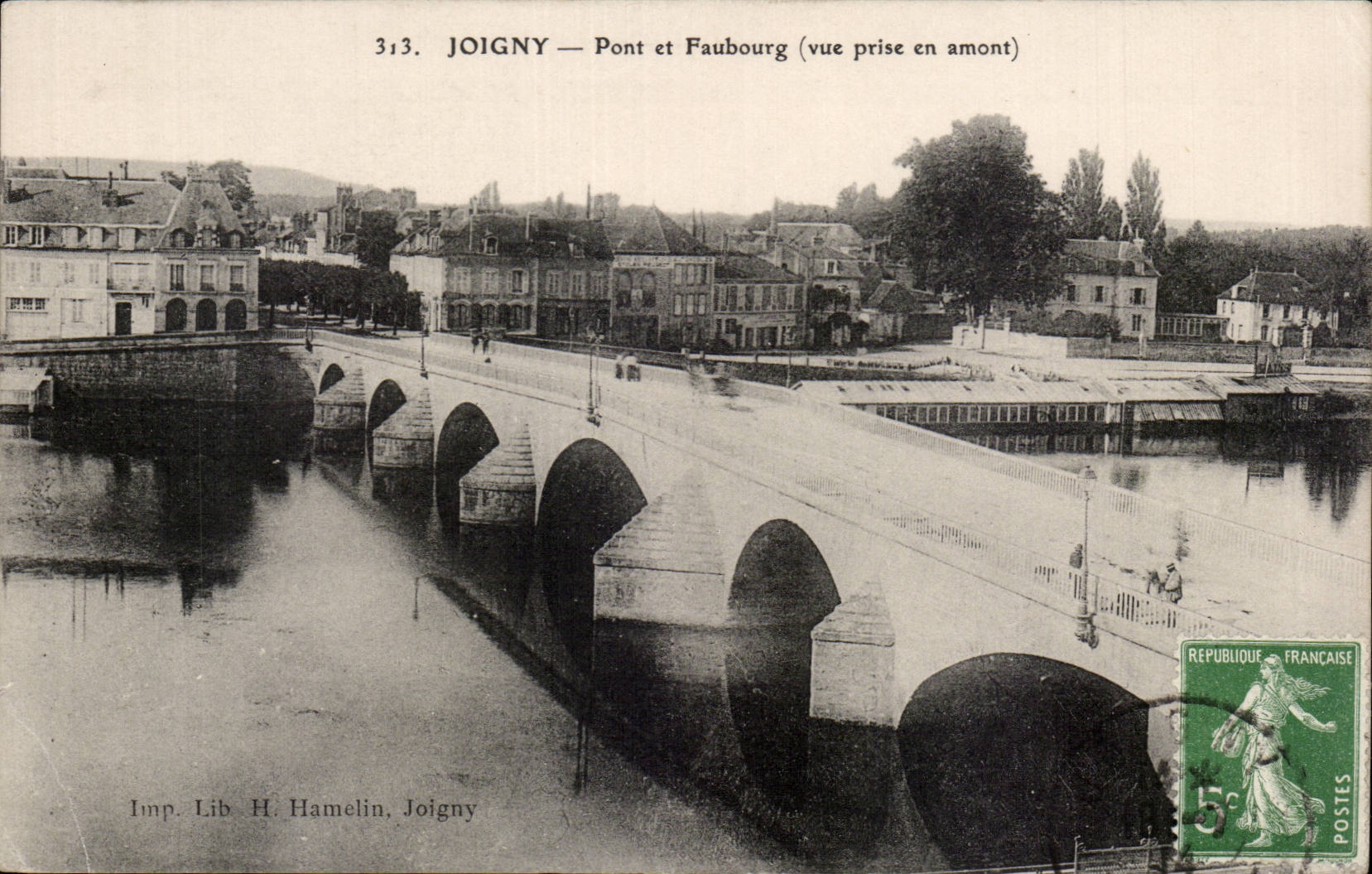 CPA Joigny Pont et faubourg Vue prise en amont