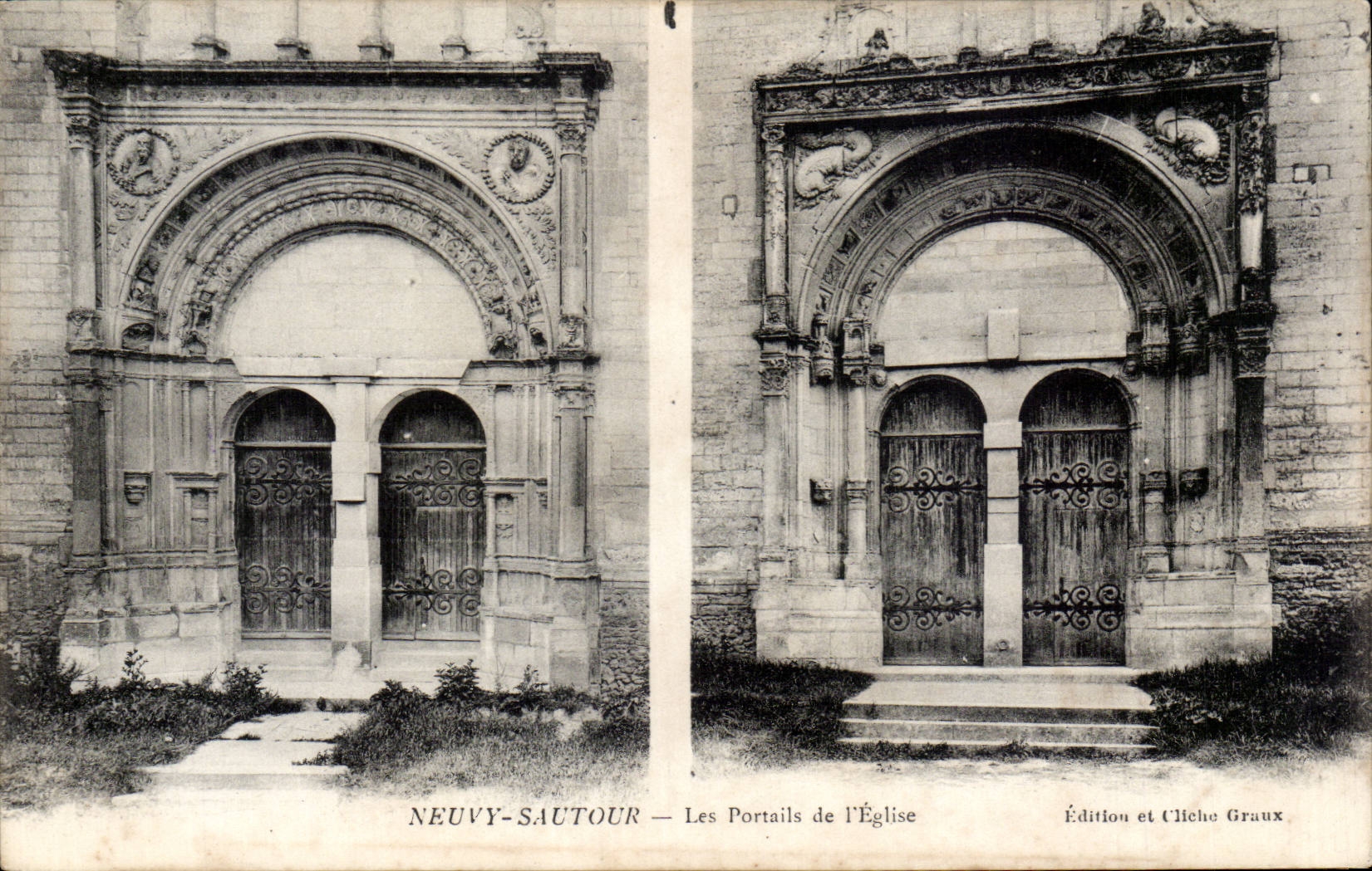 CPA Neuvy Sautour Les portails de l'eglise