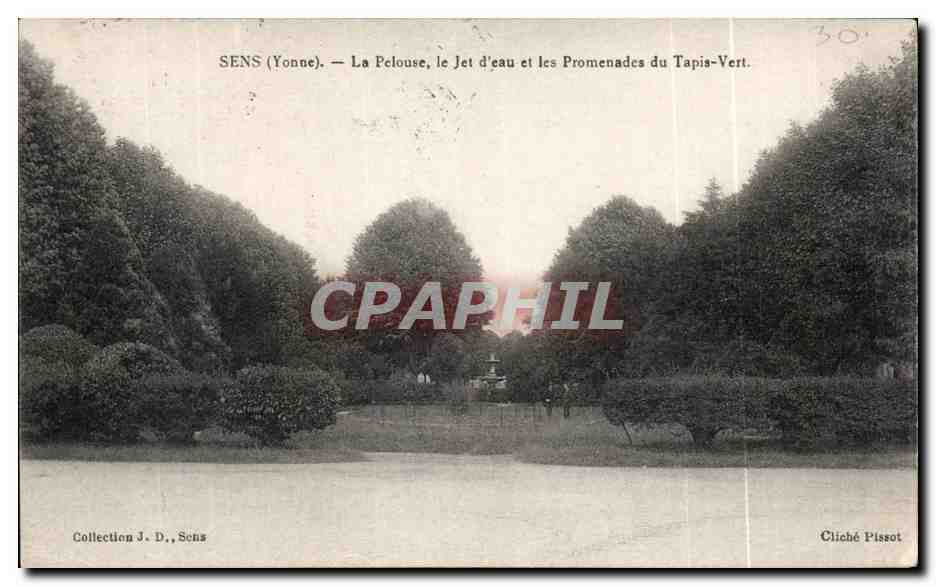 SENS (Yonne) — La Pelouse, le Jet d'eau et les Promenades du Tapis-Vert — Cliché Pissot