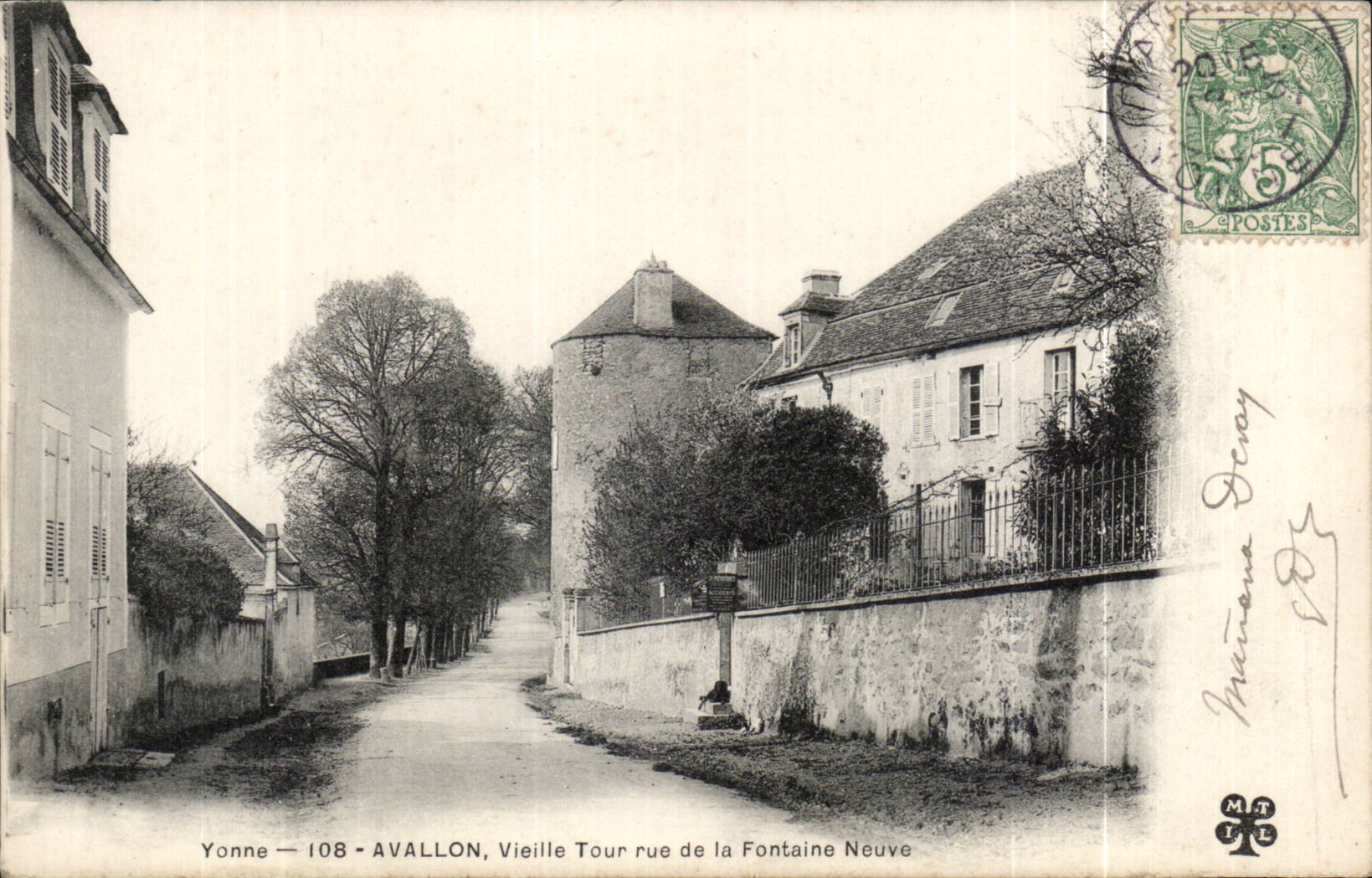 Avallon — Alte Turm auf der Rue de la Fontaine Neuve — M.J.T. 108