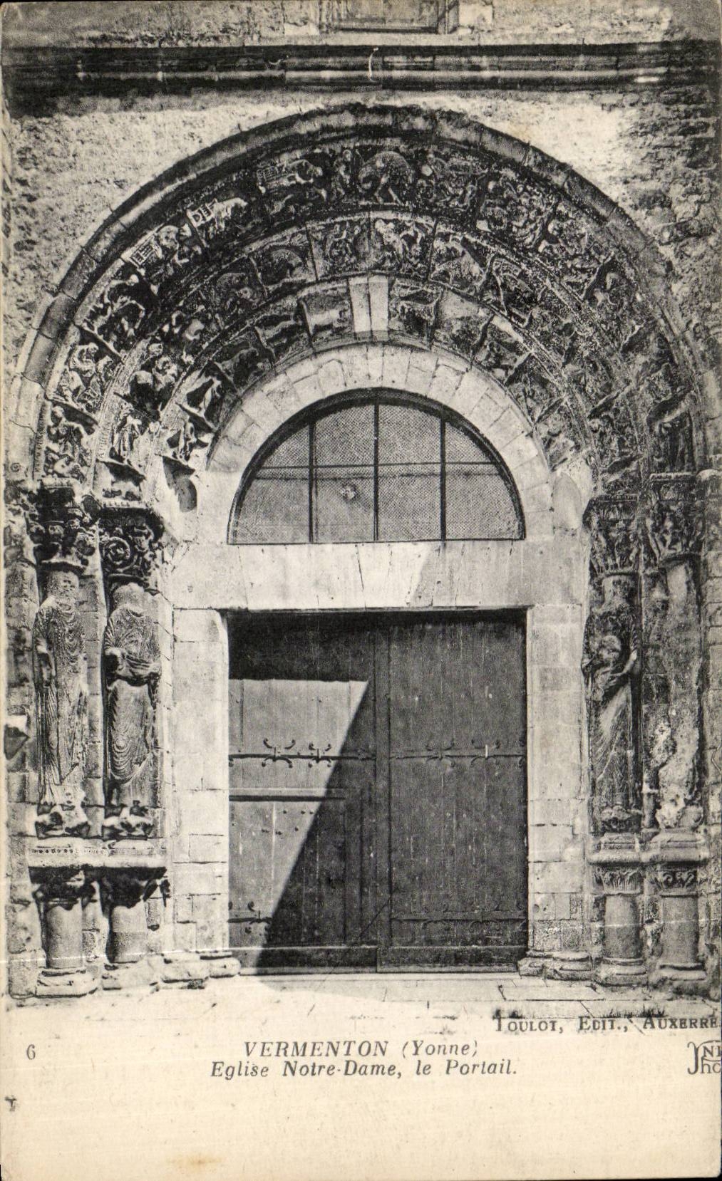 CPA Vermenton Eglise Notre Dame le portail