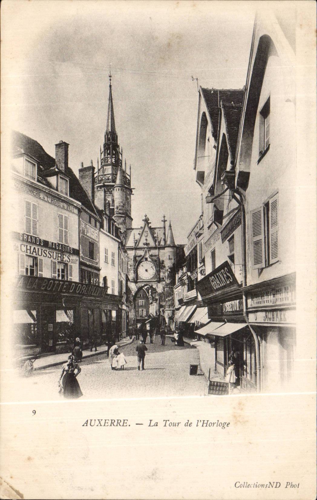 CPA Auxerre La tour de l'horloge
